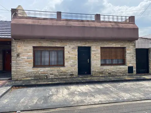 Casa de 4 ambientes en lote propio en Ramos Mejia