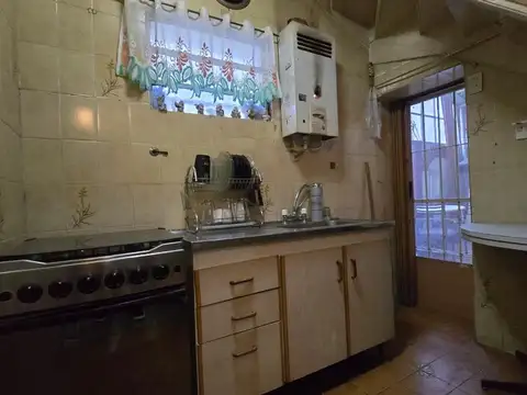 VENTA CASA 4/5 AMB FLORES LOTE PROPIO PATIO Y PARR
