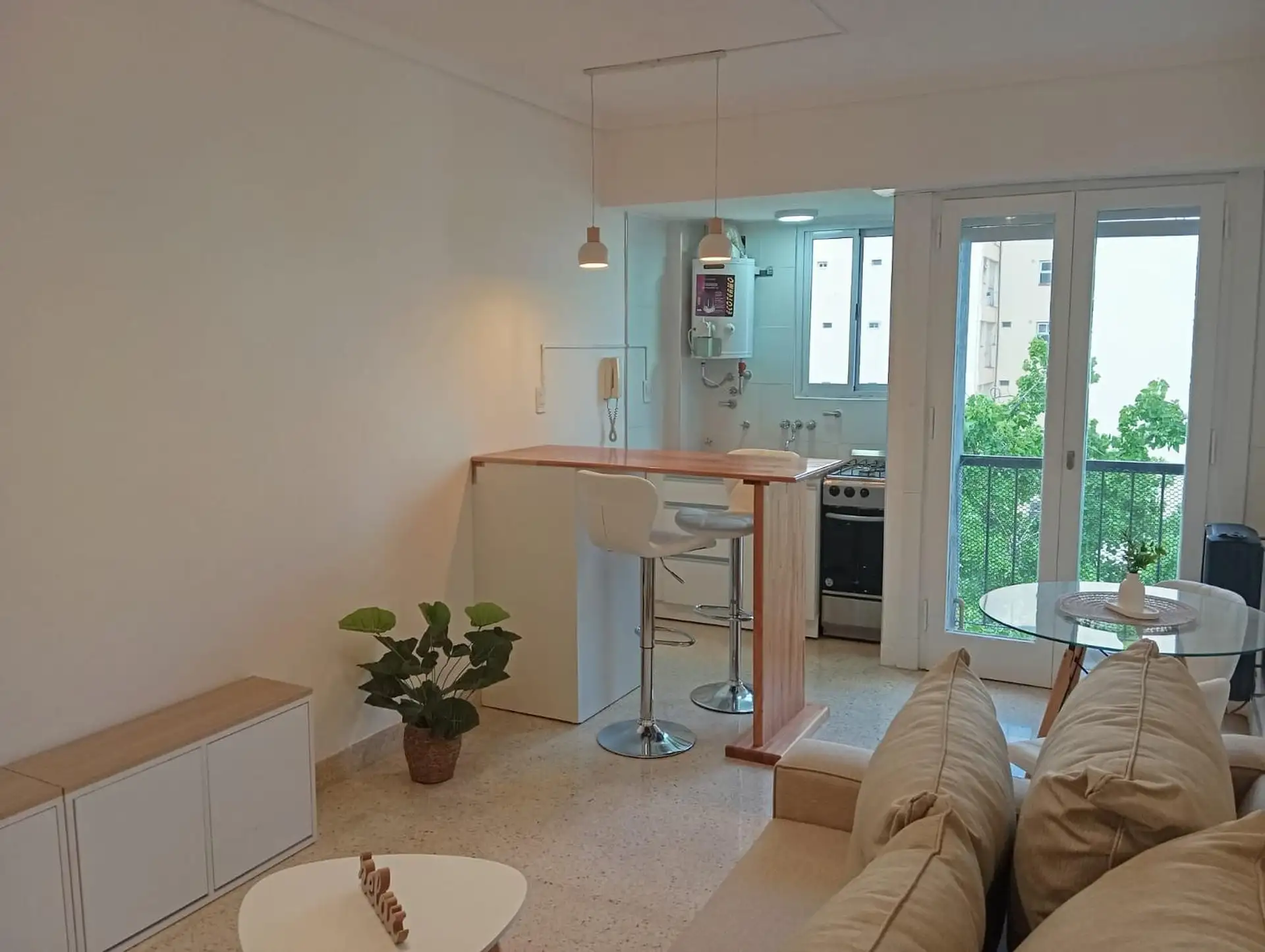 Venta departamento - 1 ambiente - Al frente - Plaza Colon