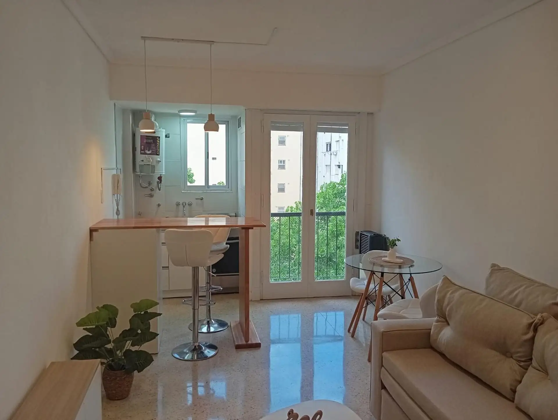 Venta departamento - 1 ambiente - Al frente - Plaza Colon