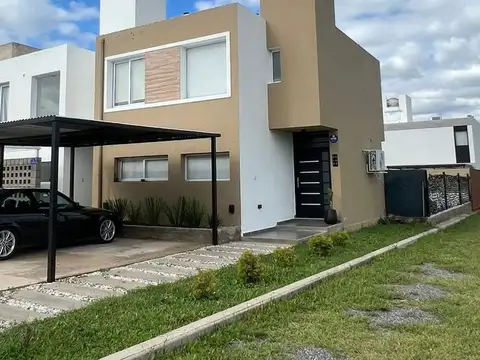 DUPLEX DE 3 DORMITORIOS, HERMOSO PATIO EN DOCTA