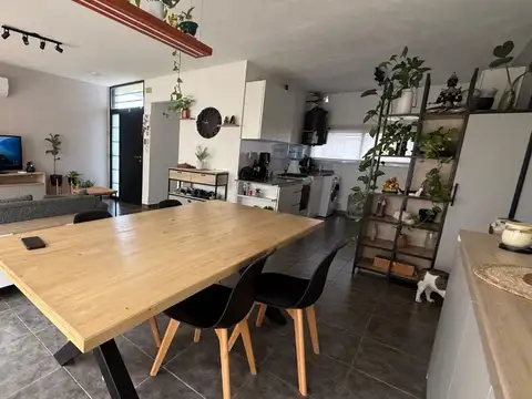 Casa 4 ambientes con 2 baños