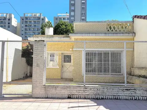 Casa sobre lote amplio - apto vivienda o desarrollo