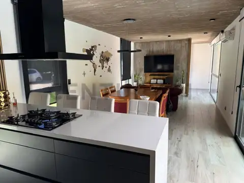 Casa 4 ambientes con 3 baños