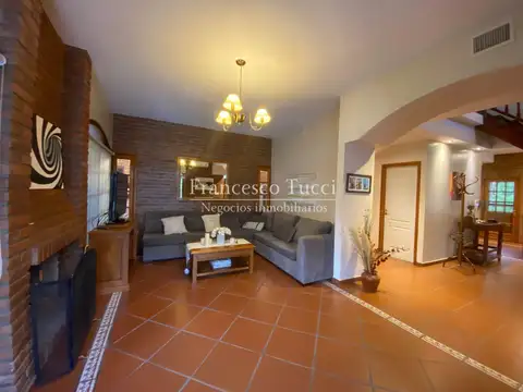 Casa en Venta con 6 cocheras