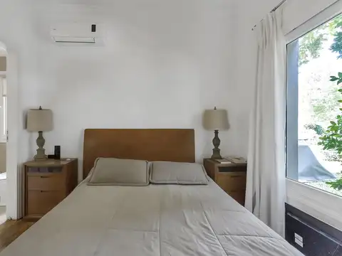 Casa en Alquiler con 2 cocheras