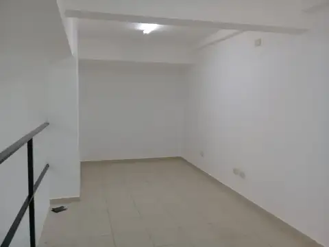 Local 100m2 de 5m x 16m Doble altura