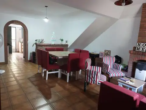 Casa y 2 departamentos en venta en Villa Ballester