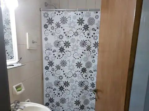 Casa y 2 departamentos en venta en Villa Ballester