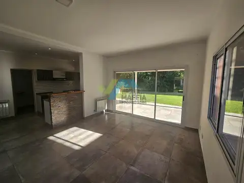 Casa en Alquiler con 1 cochera