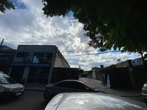 Excelentes DOS galpones con oficinas en Pilar centro