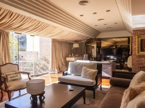 Casa en Venta con 5 cocheras