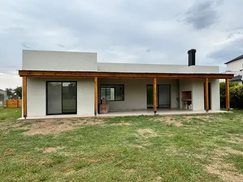 Casa en Venta en El Canton, USD 245.000