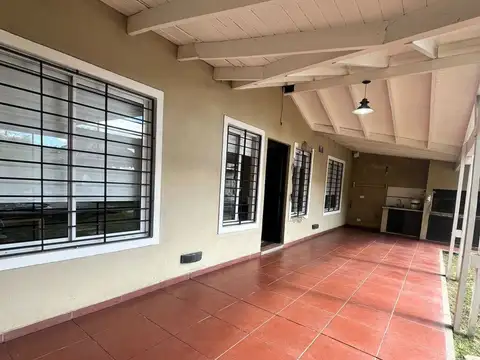 Casa 3 ambientes con 2 baños