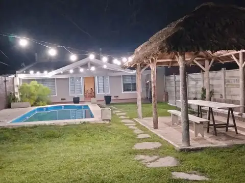 Venta Casa con parque y pileta
