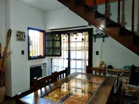 Casa 5 ambientes con 3 baños