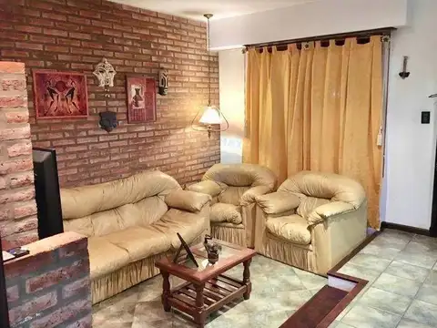 Casa en venta c/ cochera en San Antonio de Padua