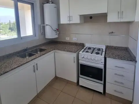 Departamento en Alquiler en Mendoza, $ 800.000