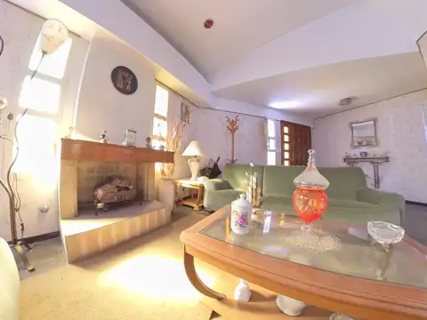 Casa 6 ambientes con 2 baños