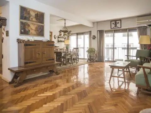 Exclusivo Semipiso Cuatro Ambientes con Cochera en la Isla, Recoleta