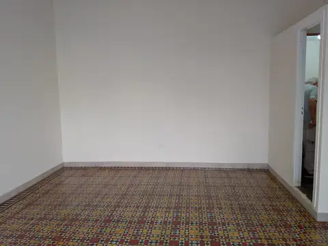 Alquiler de local en Mataderos de 25 m² en zona céntrica. Seguro de caución.