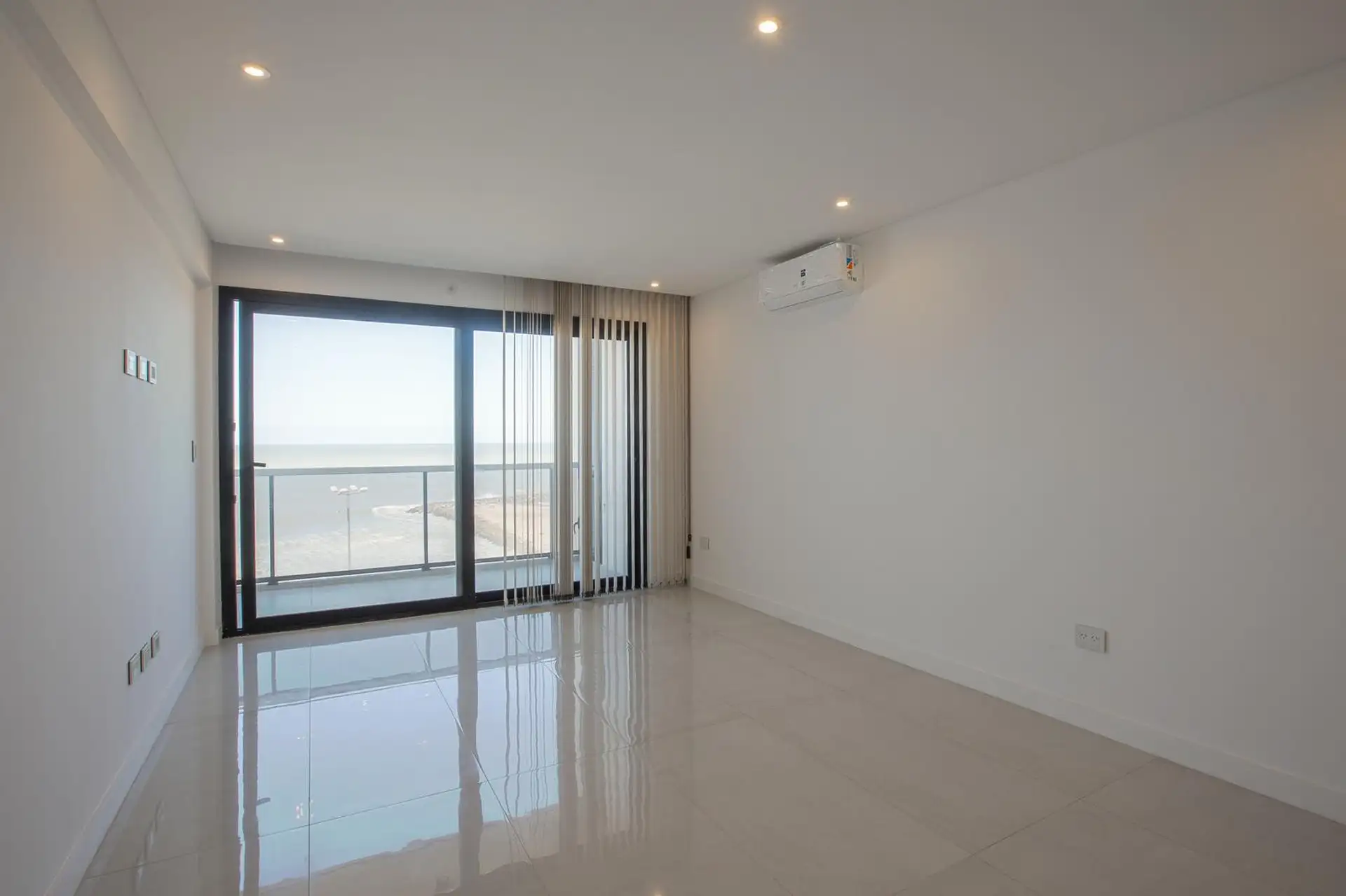 VENTA Departamento a estrenar frente al mar Av. Felix U. Camet al 2500