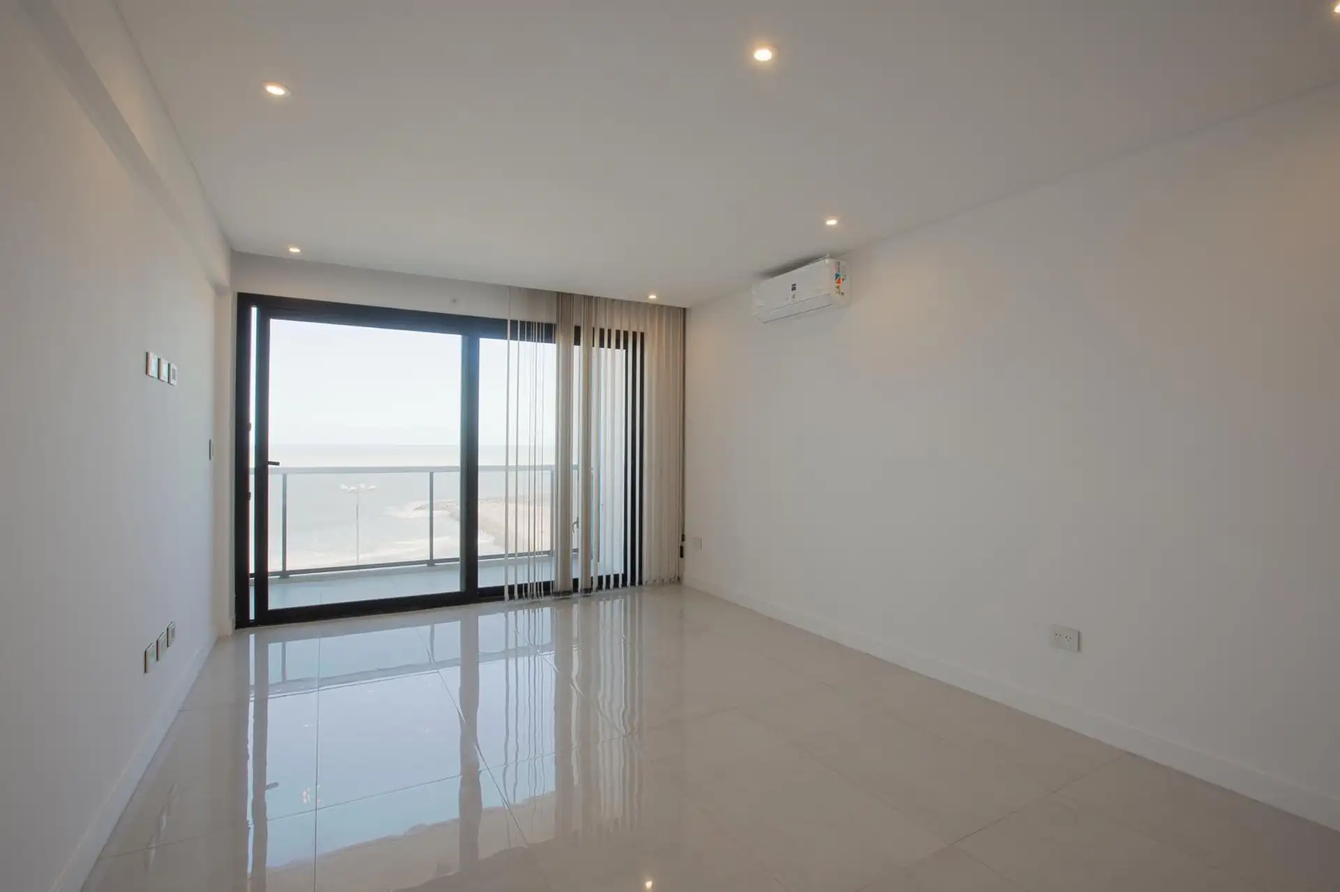 VENTA Departamento a estrenar frente al mar Av. Felix U. Camet al 2500