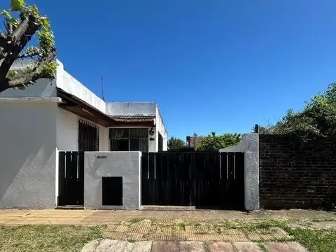 Venta Casa Americana 5 Ambientes En Hurlingham Apto Crédito