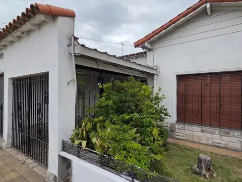 Casa en Alquiler con 2 cocheras