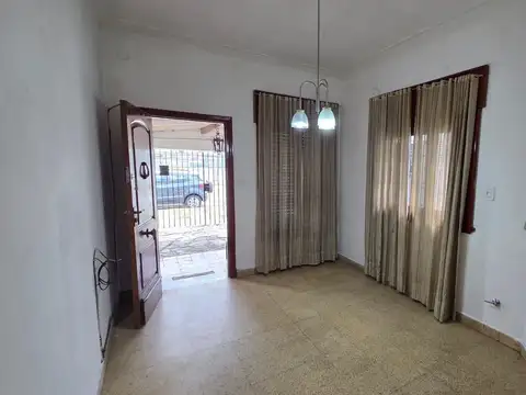 Casa en Alquiler con 2 cocheras