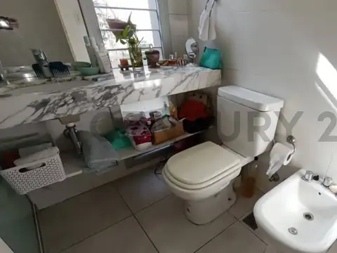 PH 2 AMBIENTES JARDIN COCHERA CASTELAR NORTE