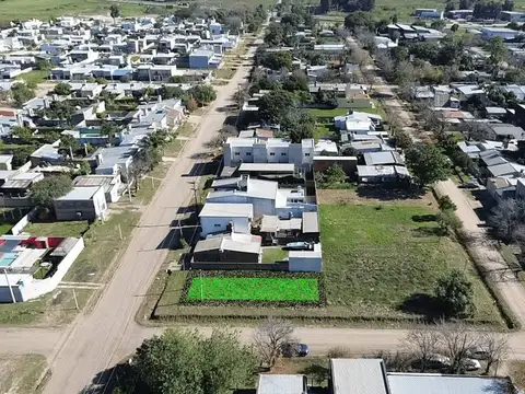 Se VENDE lote en barrio Las Flores Rqta.
