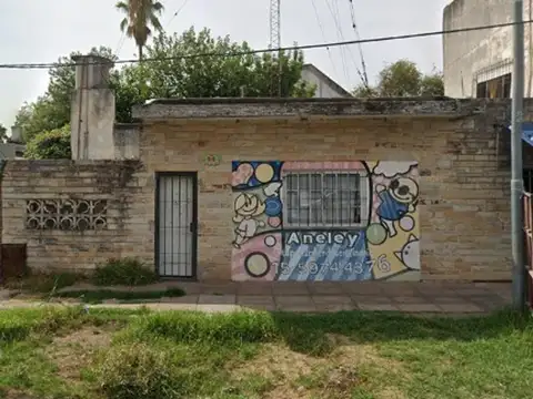 CASA EN P.H ZONA COMERCIAL