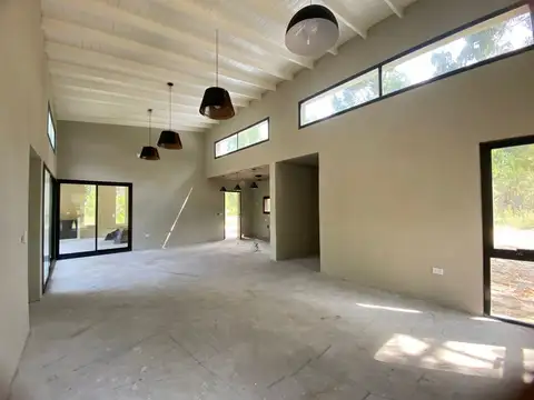 Casa 4 ambientes con 2 baños