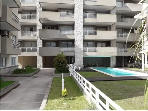Av. Enrique Shaw 1000, Piso 1