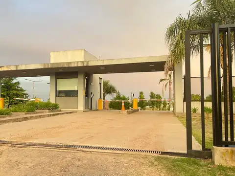 Barrio Los Juncos -Lujan sobre acceso autopista
