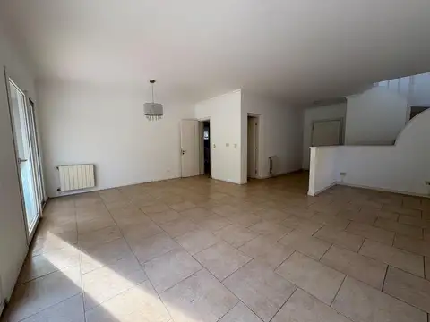 Casa 5 ambientes con 4 baños