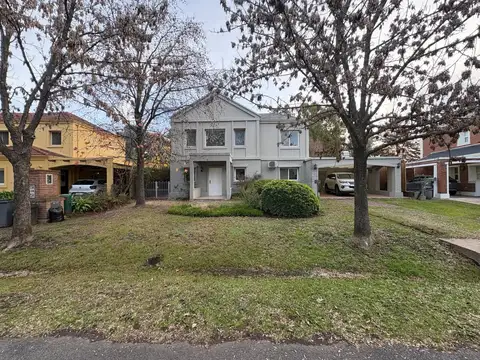 Casa en alquiler, 4 habitaciones con pileta, Pilar Del Este