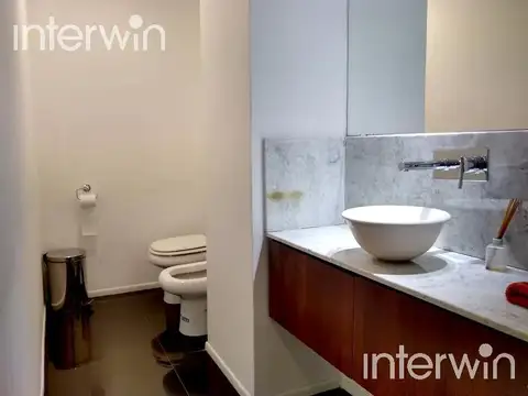 Oficina en Alquiler con 1 cochera