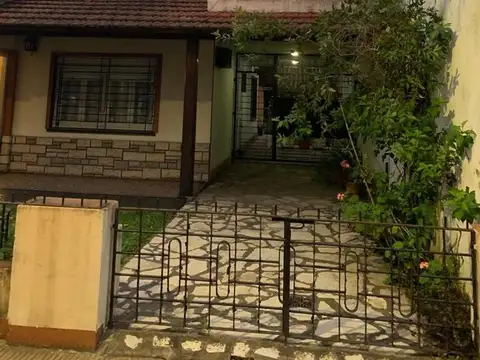 Casa en Venta con 4 cocheras