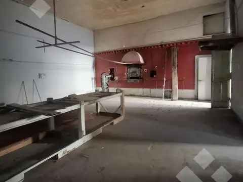 Venta Local Centrico  Villa Regina Cipolletti  al 200