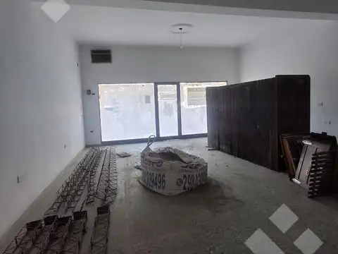 Venta Local Centrico  Villa Regina Cipolletti  al 200
