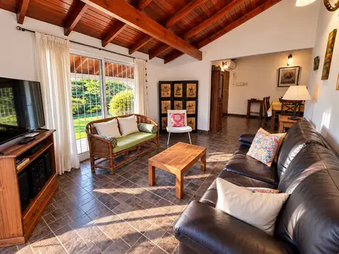 Casa 5 ambientes con 2 baños