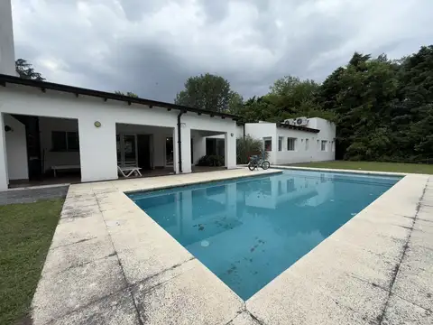 Casa 5 ambientes con 3 baños