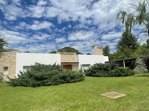 MODERNA CASA EN VENTA, CLUB DE CAMPO EL MORO, MARCOS PAZ