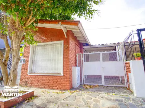 Casa Dúplex en venta en Martinez 3 ambientes, con patio y cochera. Lindo entorno.