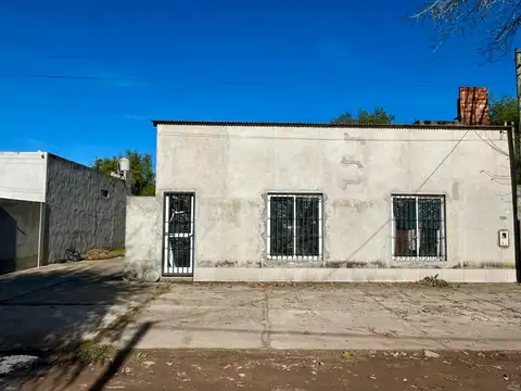 ALQUILER - CASA CON LOCAL/DEPOSITO EN BARRIO SAN CAYETANO