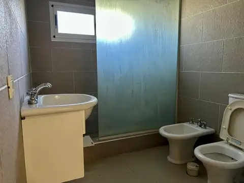 Casa en Alquiler con 1 cochera