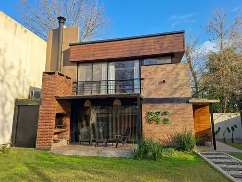 Dúplex en venta de dos dormitorios en Gonnet