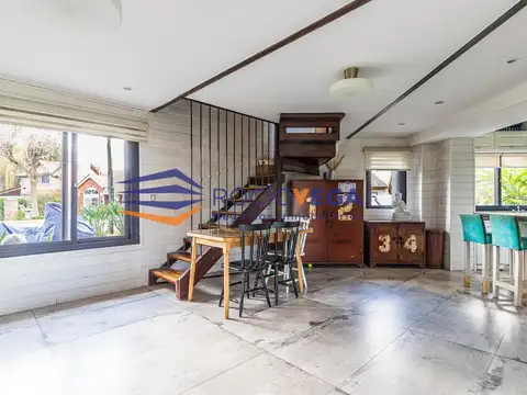 Casa 5 ambientes con 3 baños